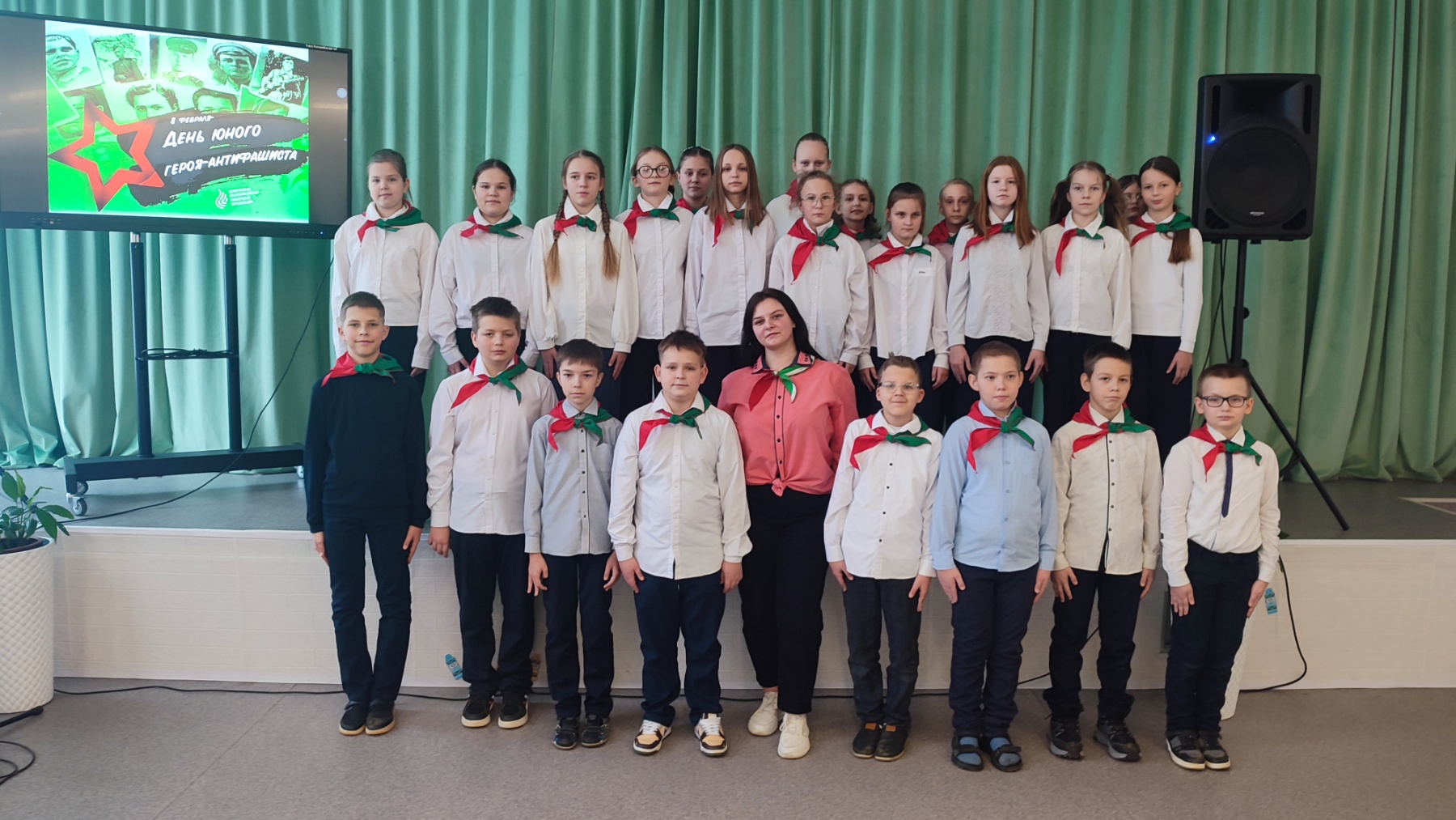 Связь поколений: в школе прошёл торжественный приём в пионеры